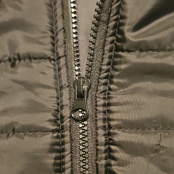 Black Quilted Puffer Vest - Picture 4 of 4